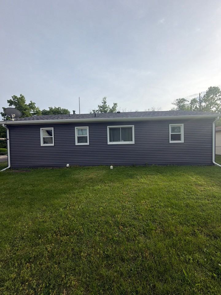 8303 Bluff St - Photo 4 of 17