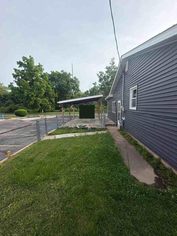 8303 Bluff St - Photo 7 of 17