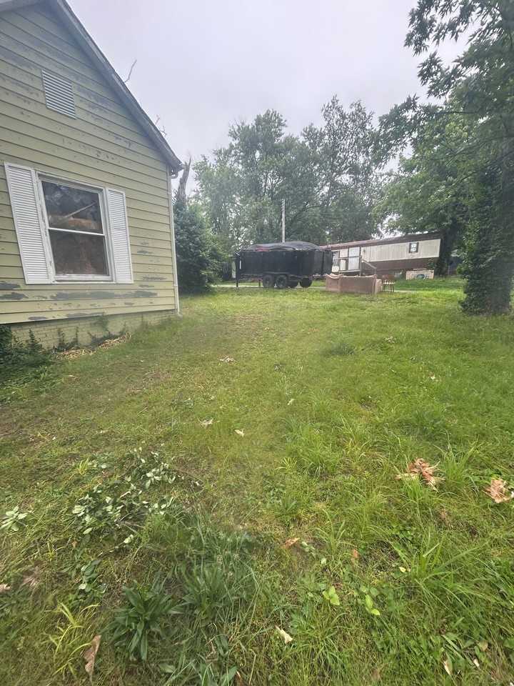 410 S Shaw St - Photo 2 of 20