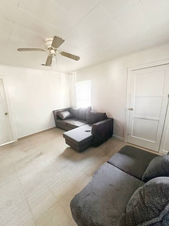 533 Stillwood Dr - Photo 6 of 7