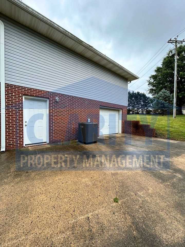 **756/758 Urbane Rd NE - Photo 6 of 25