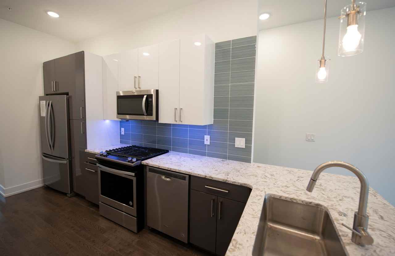 2639 W Jefferson St #1 - Photo 2 of 15