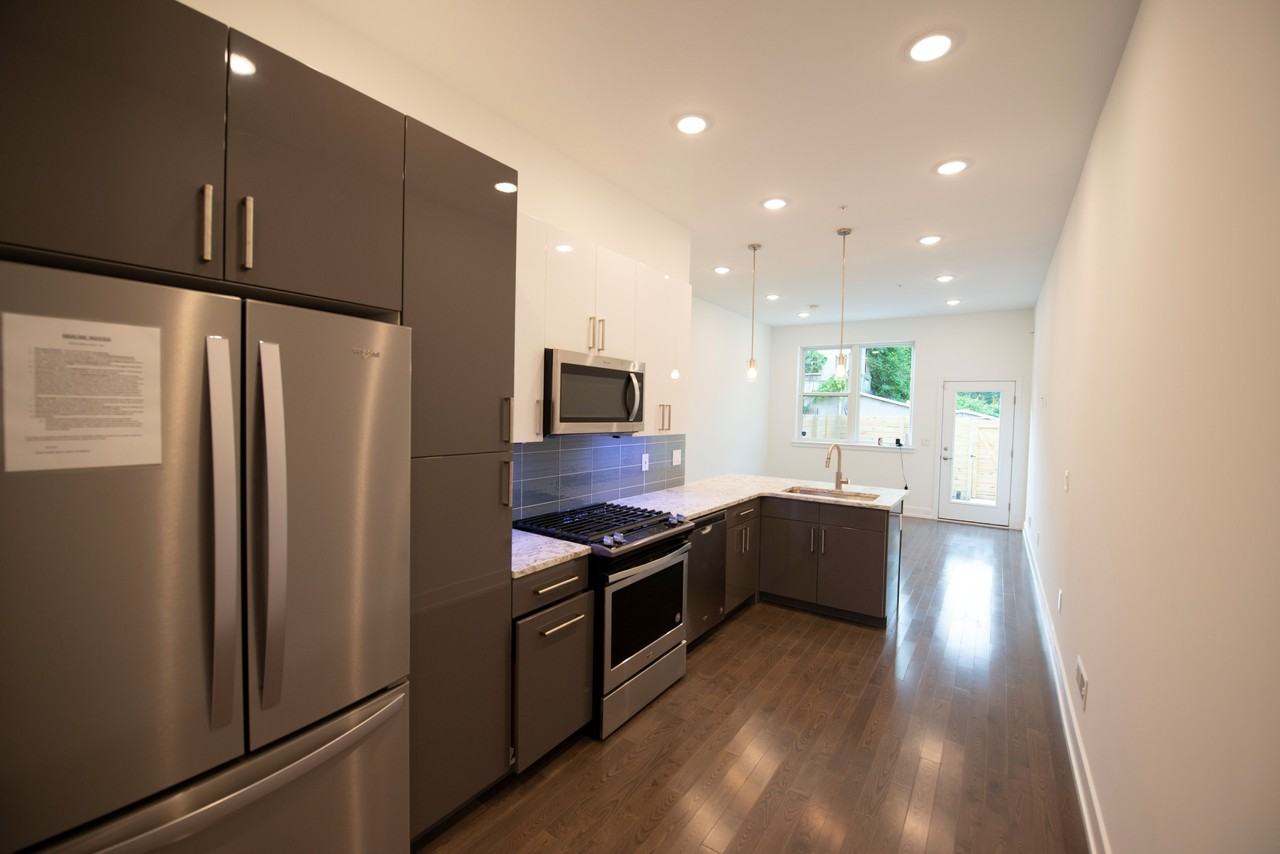 2639 W Jefferson St #1 - Photo 3 of 15