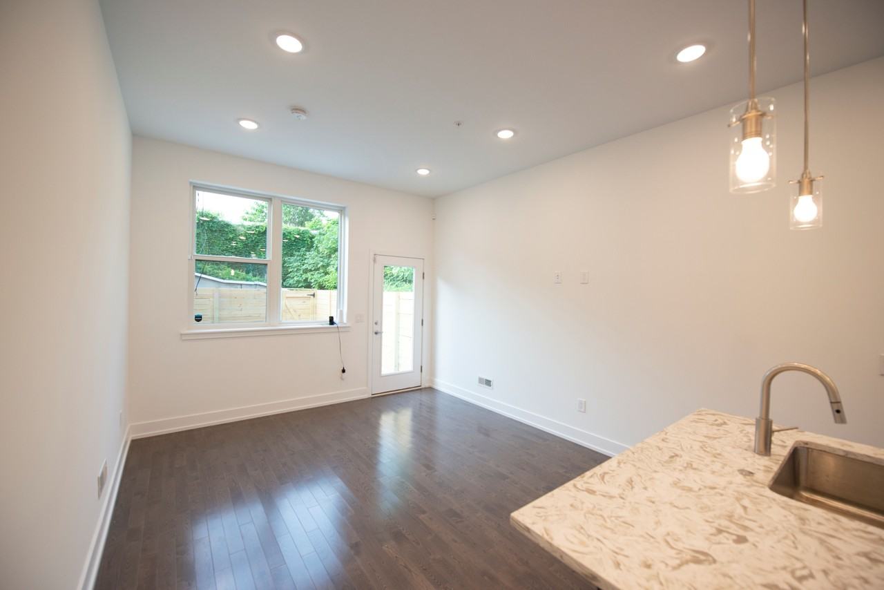 2639 W Jefferson St #1 - Photo 5 of 15