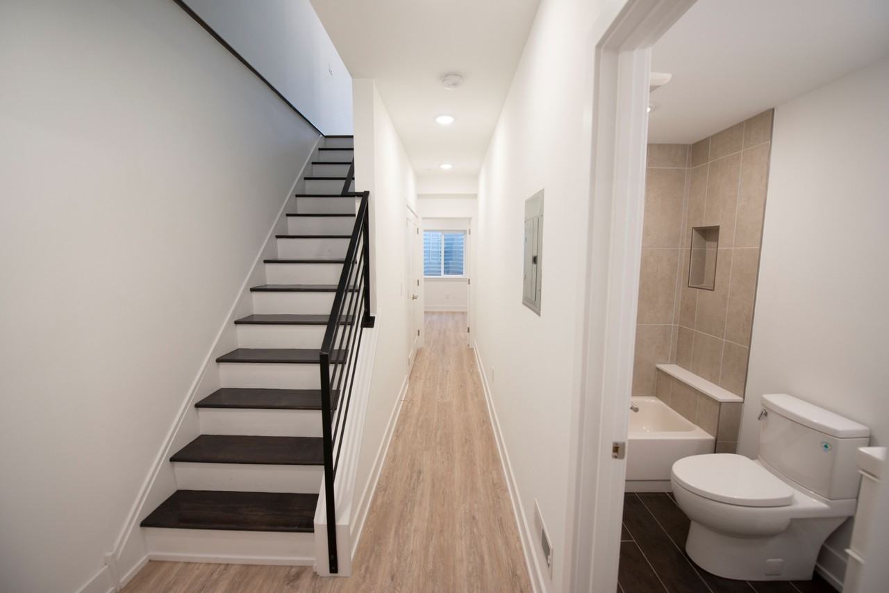 2639 W Jefferson St #1 - Photo 7 of 15
