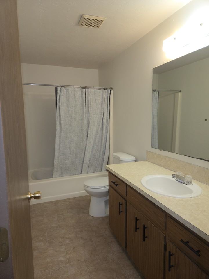 3420 Monarch Dr Ne #3422 - Photo 4 of 8