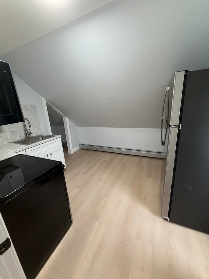 Laura St #3 - Photo 2 of 11