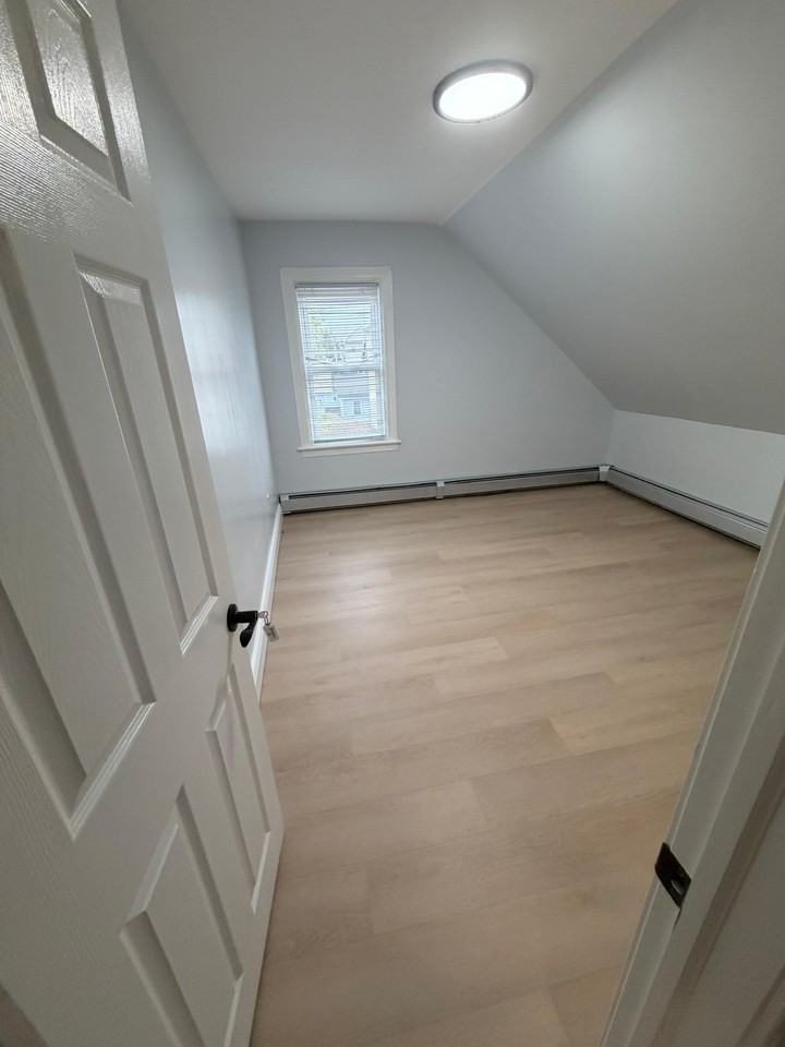 Laura St #3 - Photo 4 of 11