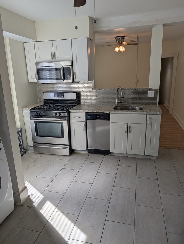 1514 N Van Buren St #2 - Photo 3 of 9