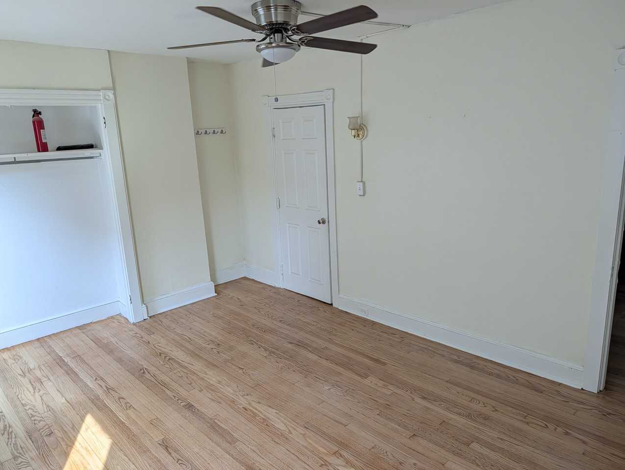 1514 N Van Buren St #2 - Photo 5 of 9