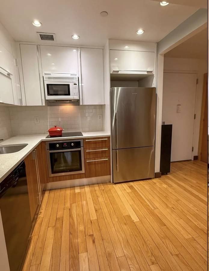 3135 31st St #408 - Photo 2 of 14