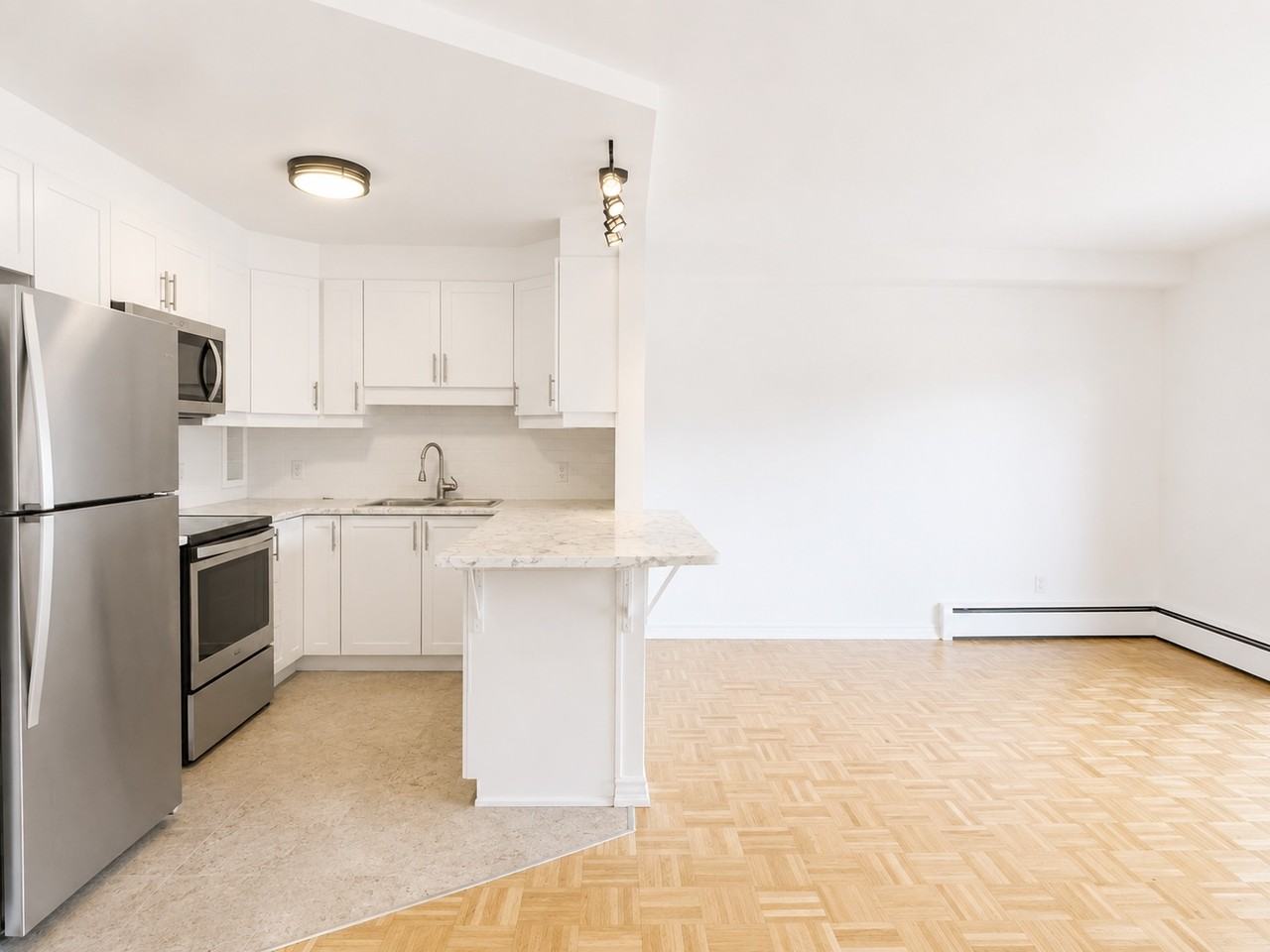 65 Charlton Avenue West #505 - Photo 4 of 9