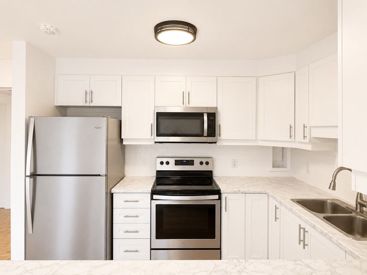65 Charlton Avenue West #505 - Photo 3 of 9