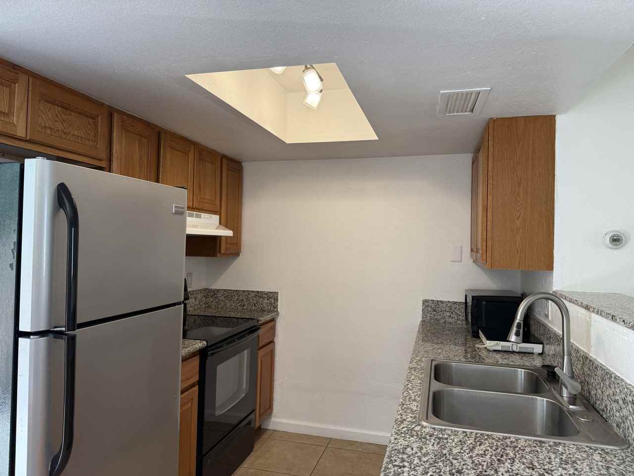 312 S Wilson St #101 - Photo 5 of 16