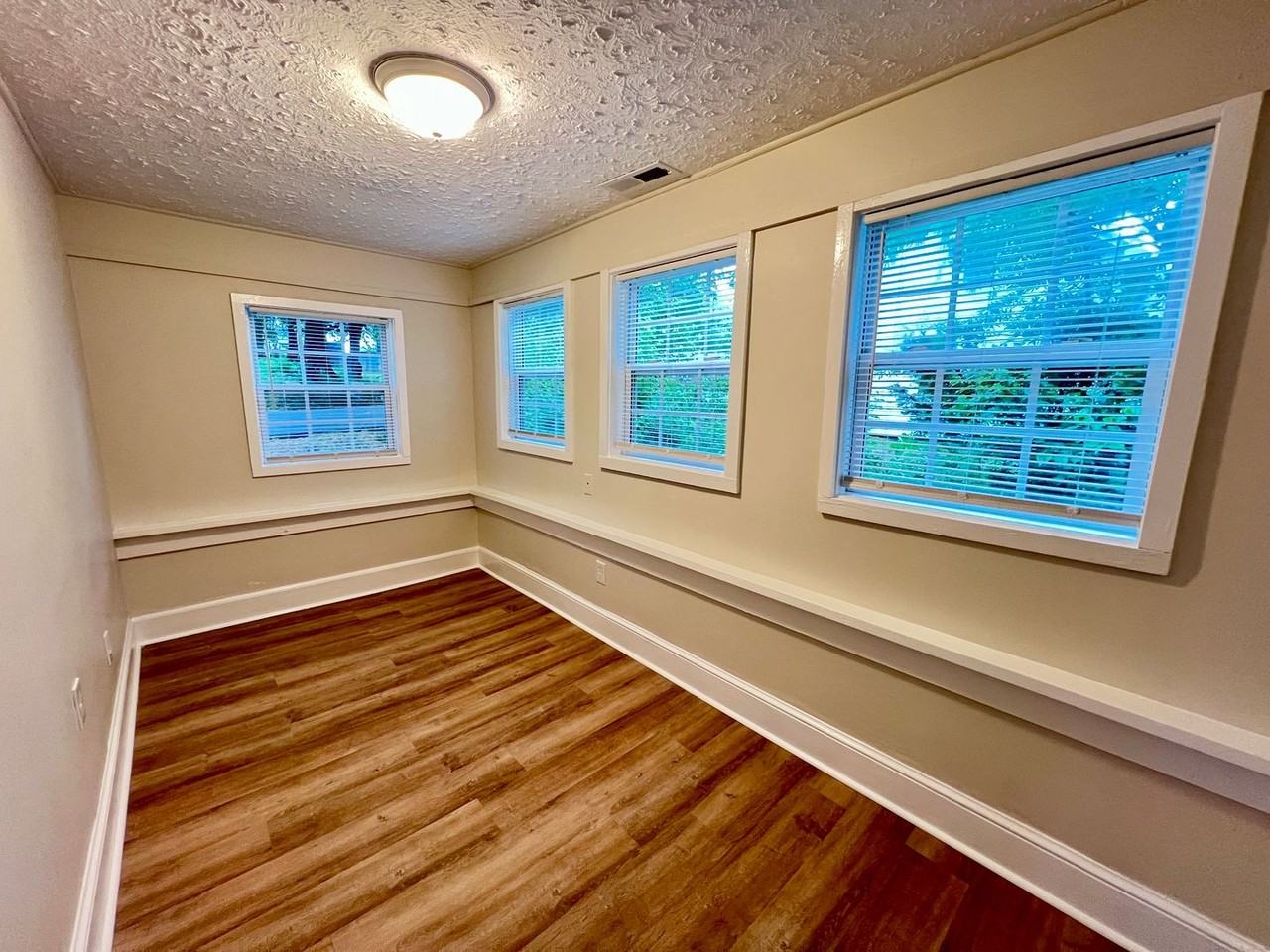 308 N Washington St - Photo 3 of 14