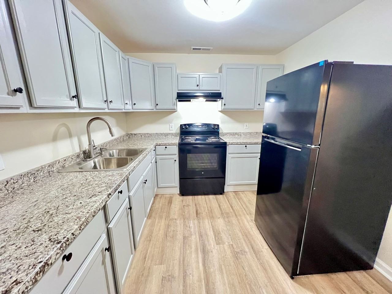 308 N Washington St - Photo 4 of 14