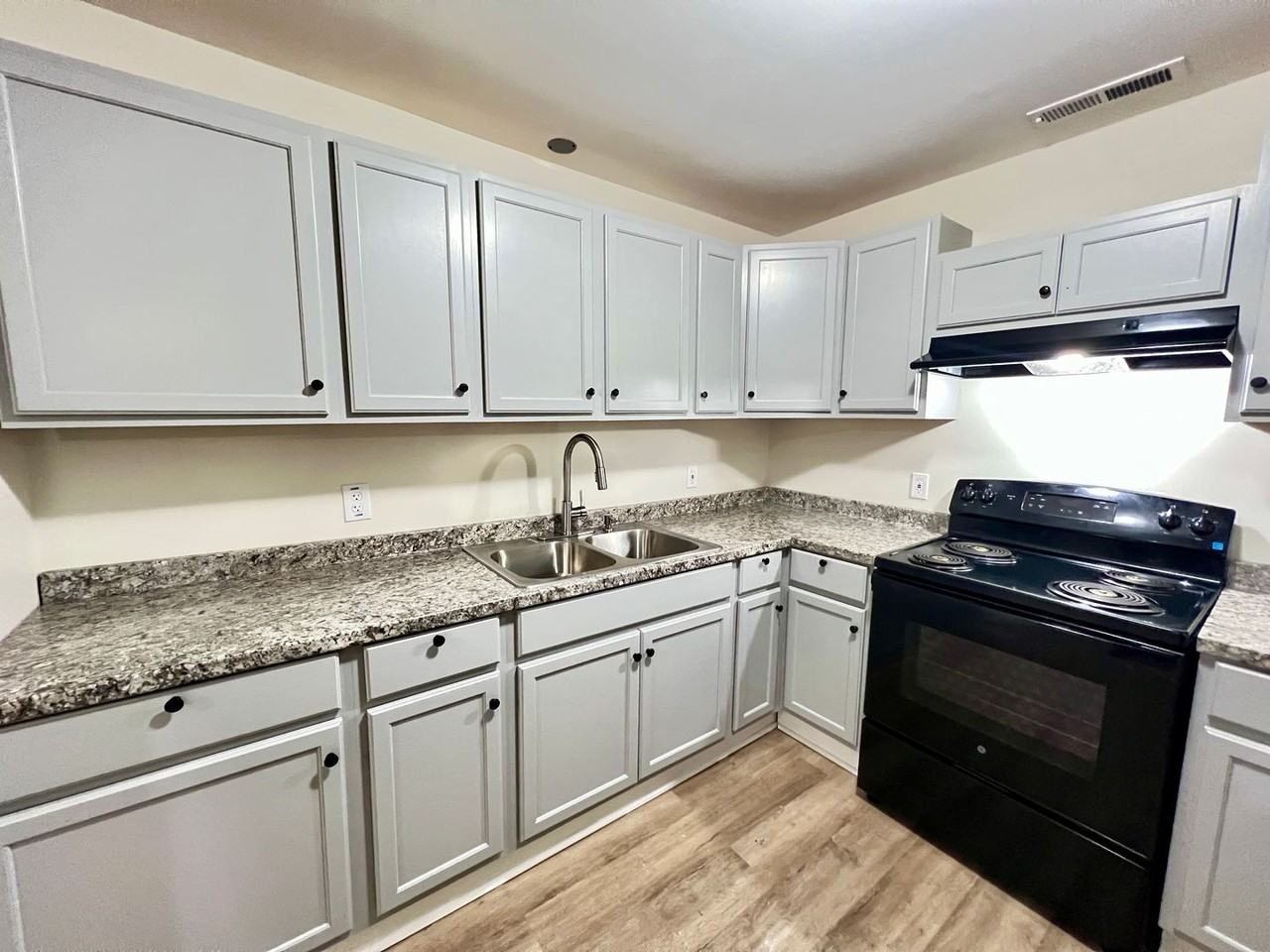 308 N Washington St - Photo 5 of 14