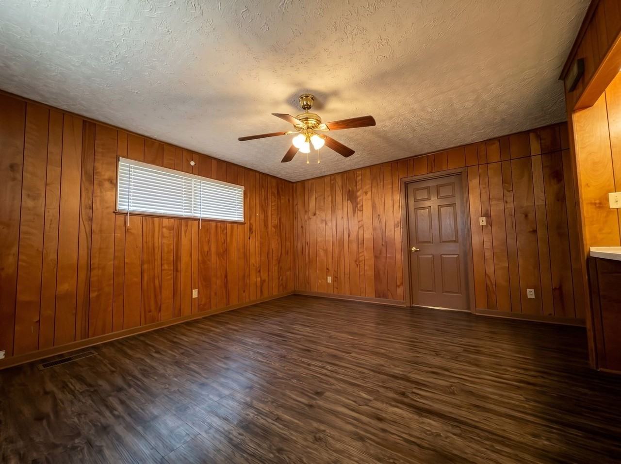 1936 Frisco Ave - Photo 3 of 7