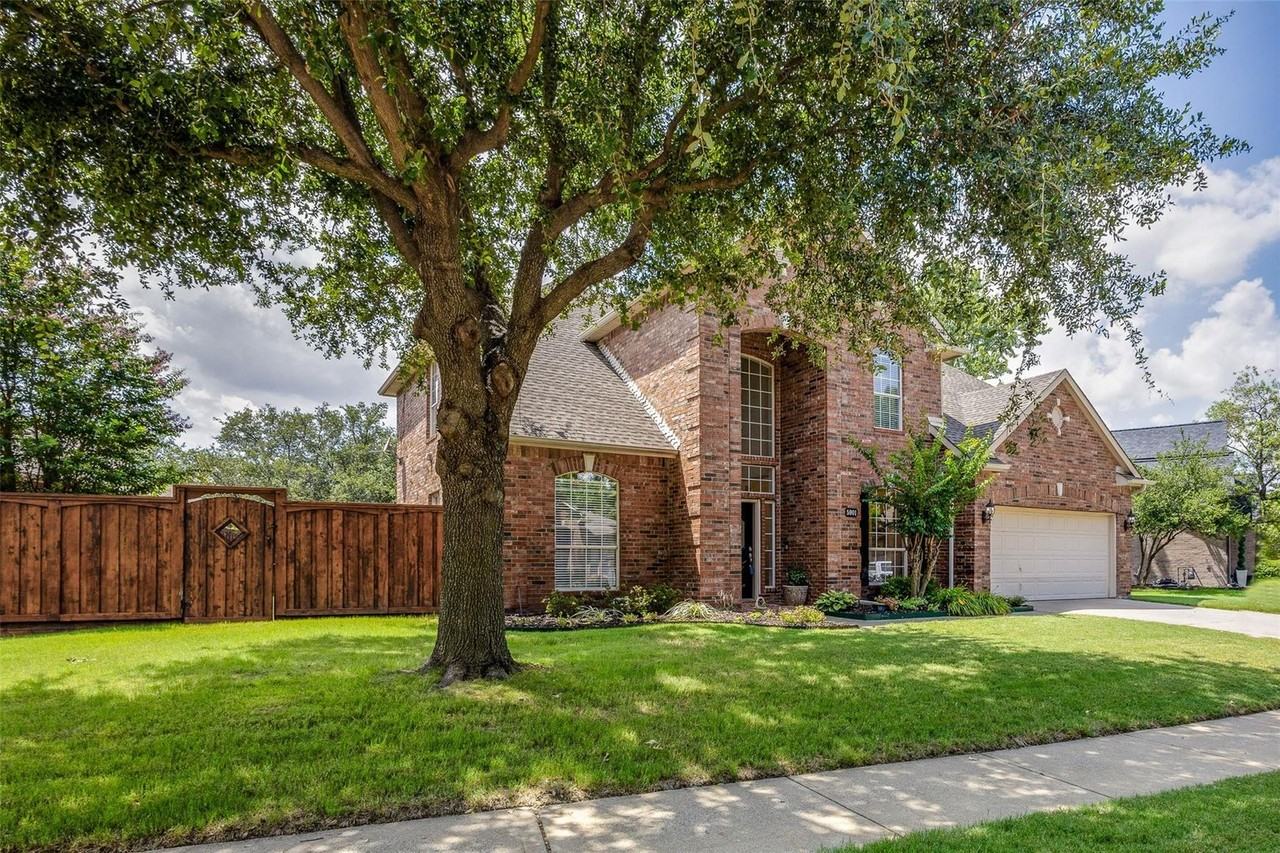 5901 Norfolk Ln - Photo 3 of 38