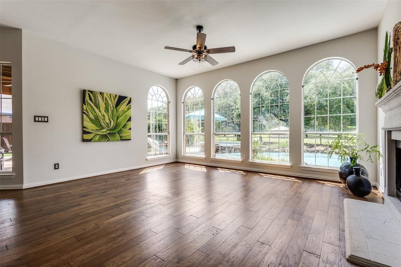 5901 Norfolk Ln - Photo 5 of 38
