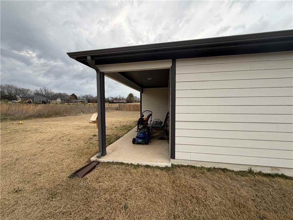 207 Nw Pinwheel St - Photo 2 of 23