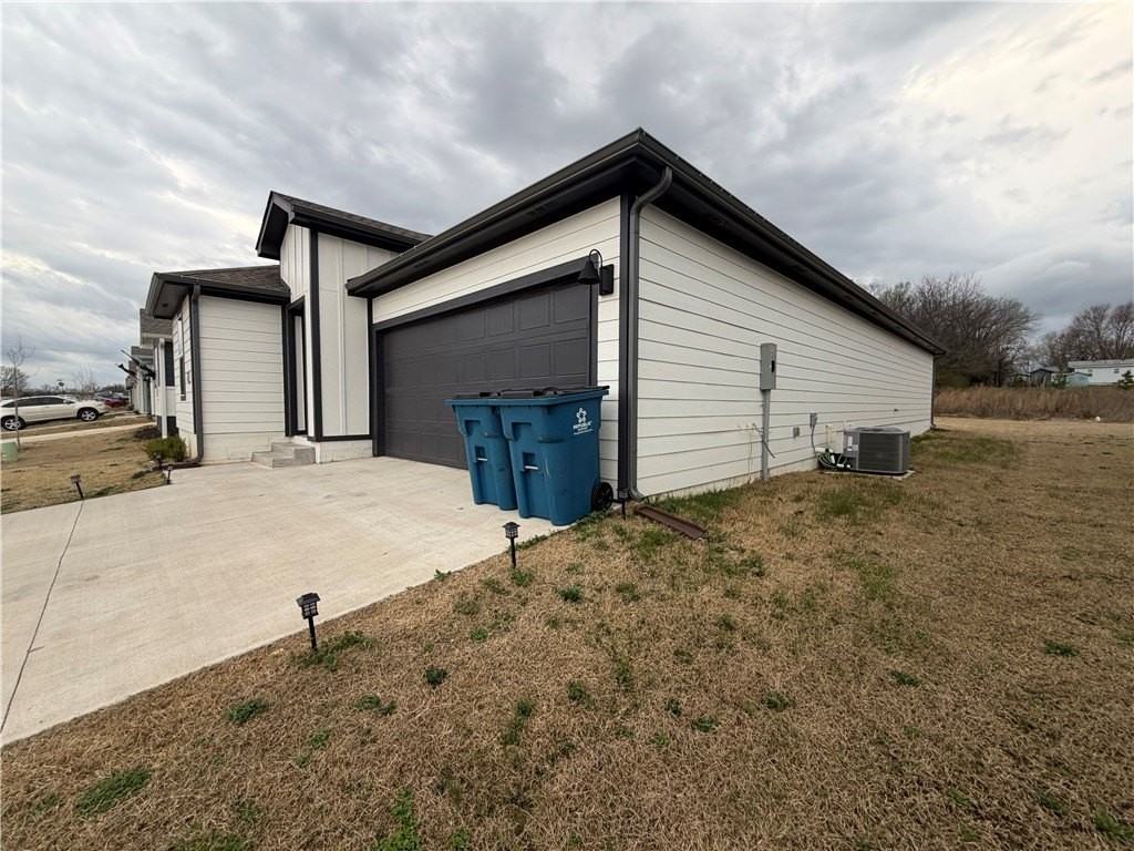 207 Nw Pinwheel St - Photo 5 of 23