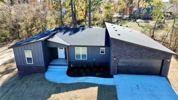 featured image of 7 Dundonald Ln
