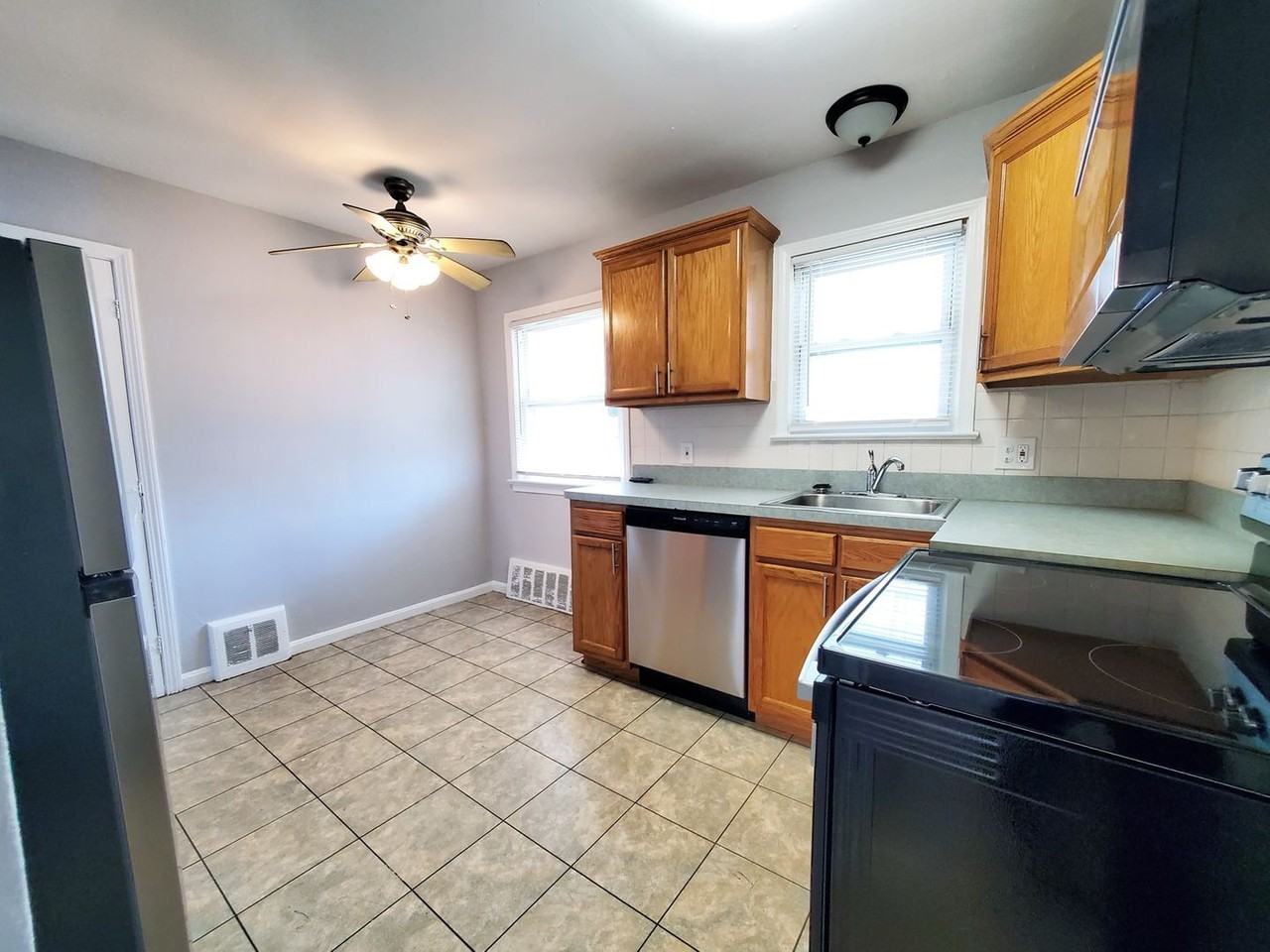 18512 Lewis Dr - Photo 6 of 24