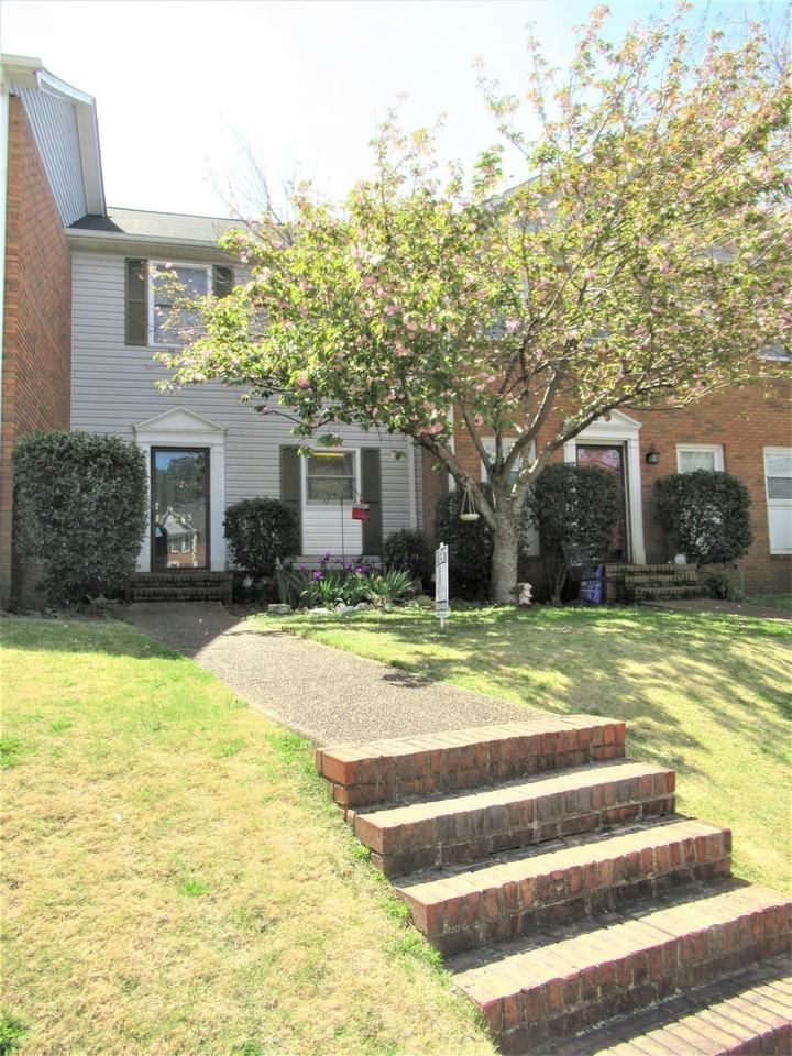 2225 Ascot Ln - Photo 2 of 27