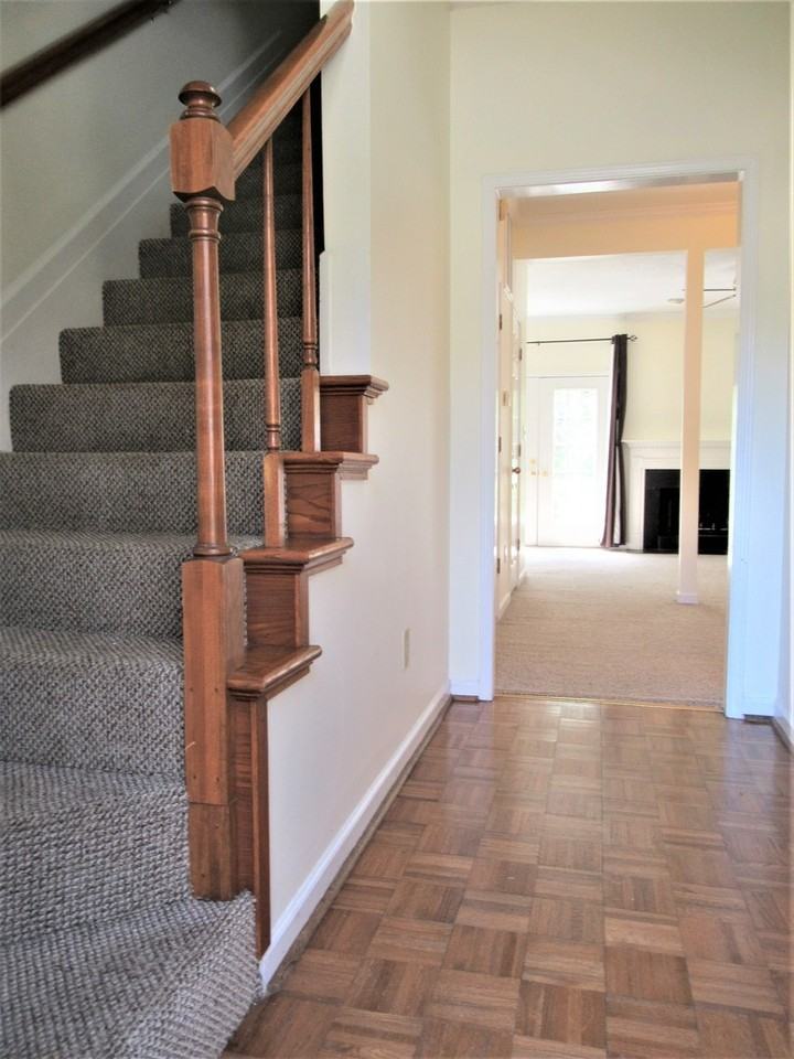 2225 Ascot Ln - Photo 3 of 27