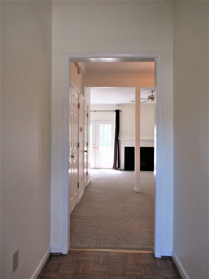 2225 Ascot Ln - Photo 4 of 27