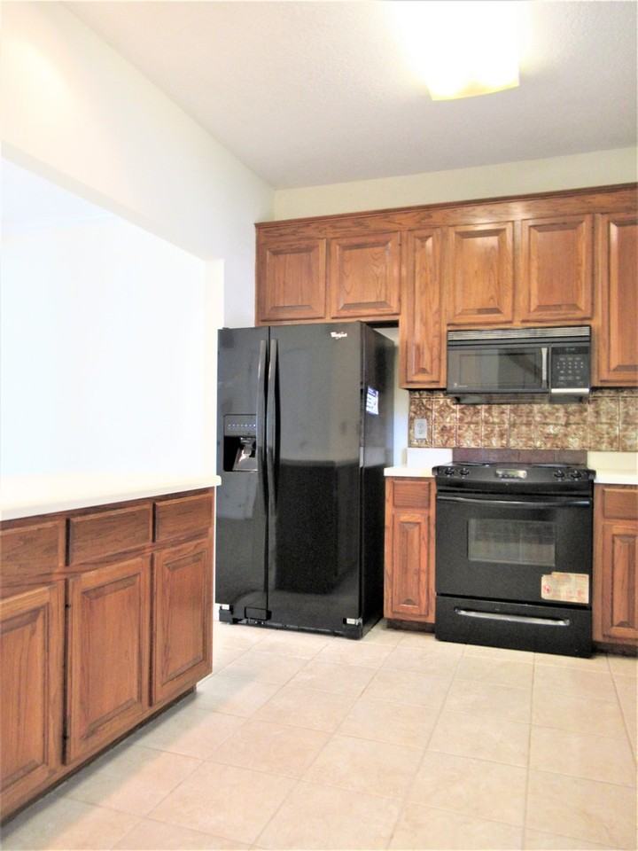 2225 Ascot Ln - Photo 5 of 27