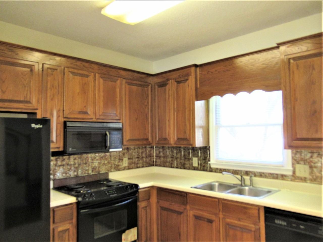 2225 Ascot Ln - Photo 7 of 27
