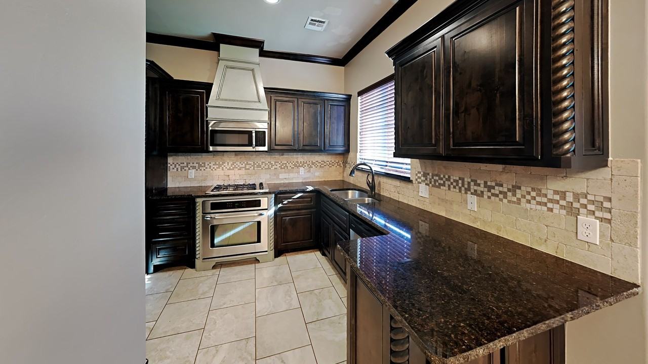 5709 Falkland Ter - Photo 7 of 21