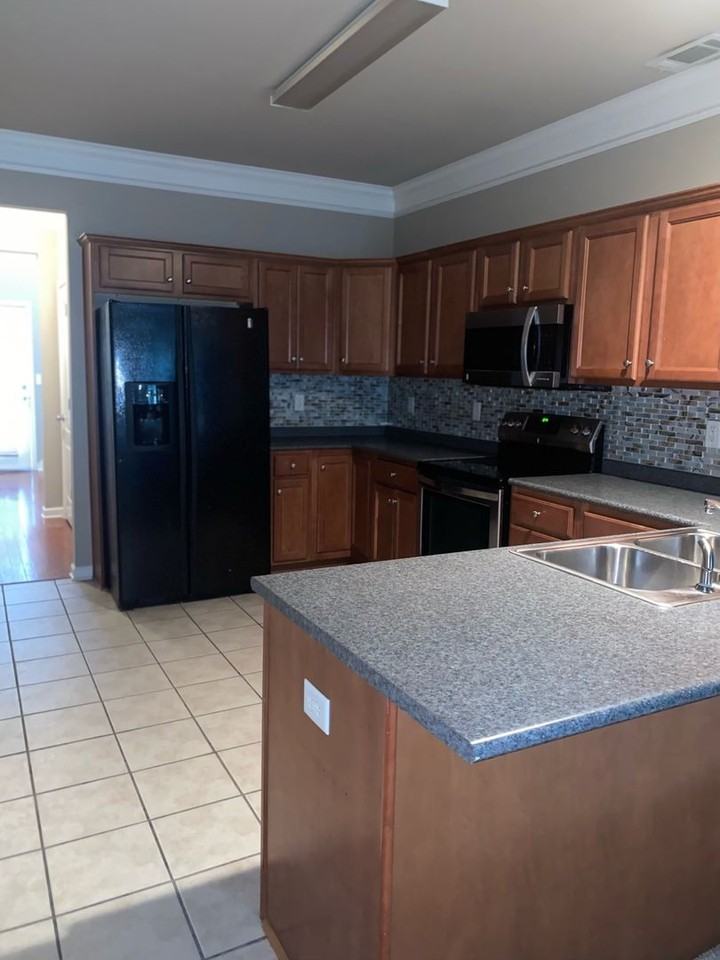 2526 Acton Park Ln - Photo 3 of 11