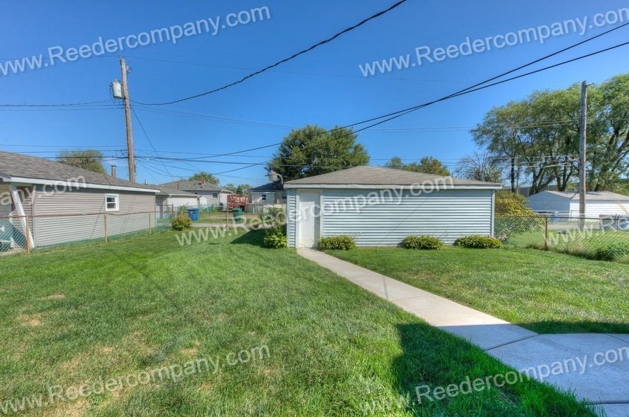 7633 Kentucky Ave - Photo 3 of 16