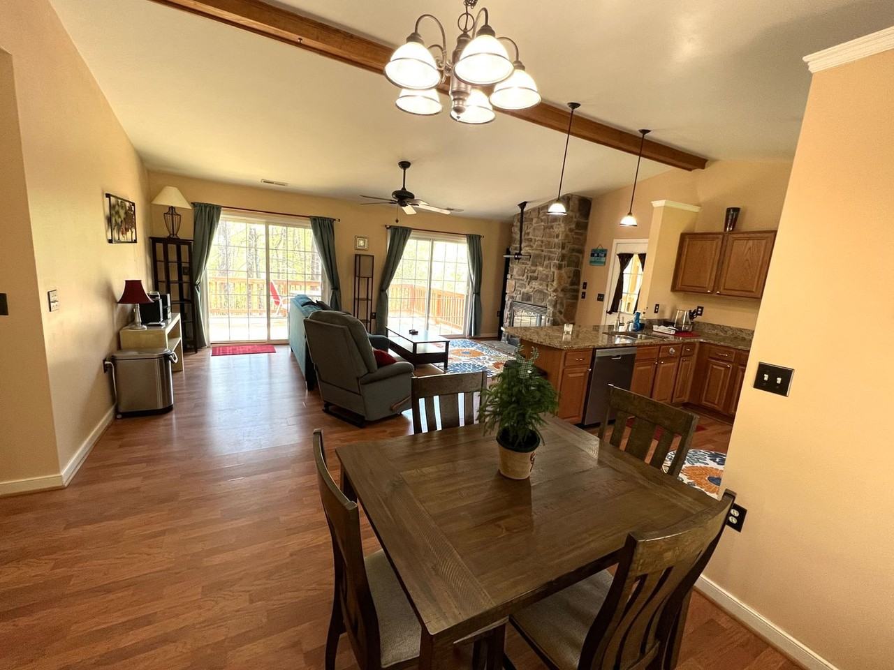 818 Country Club Dr - Photo 5 of 20