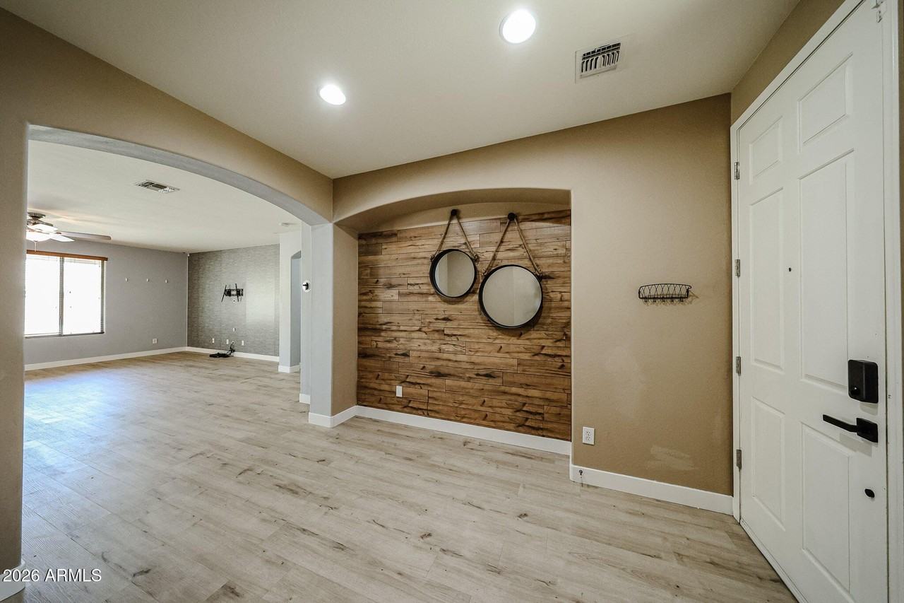 5020 W Gary Way - Photo 5 of 35