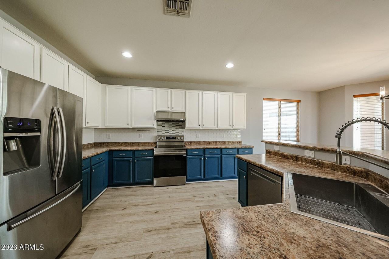 5020 W Gary Way - Photo 7 of 35