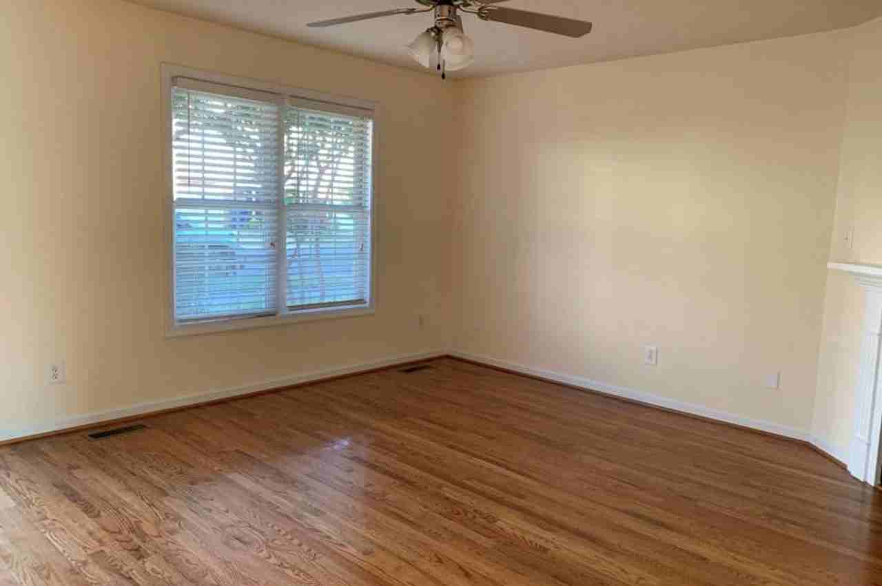 702 Wyndhurst Dr - Photo 3 of 7