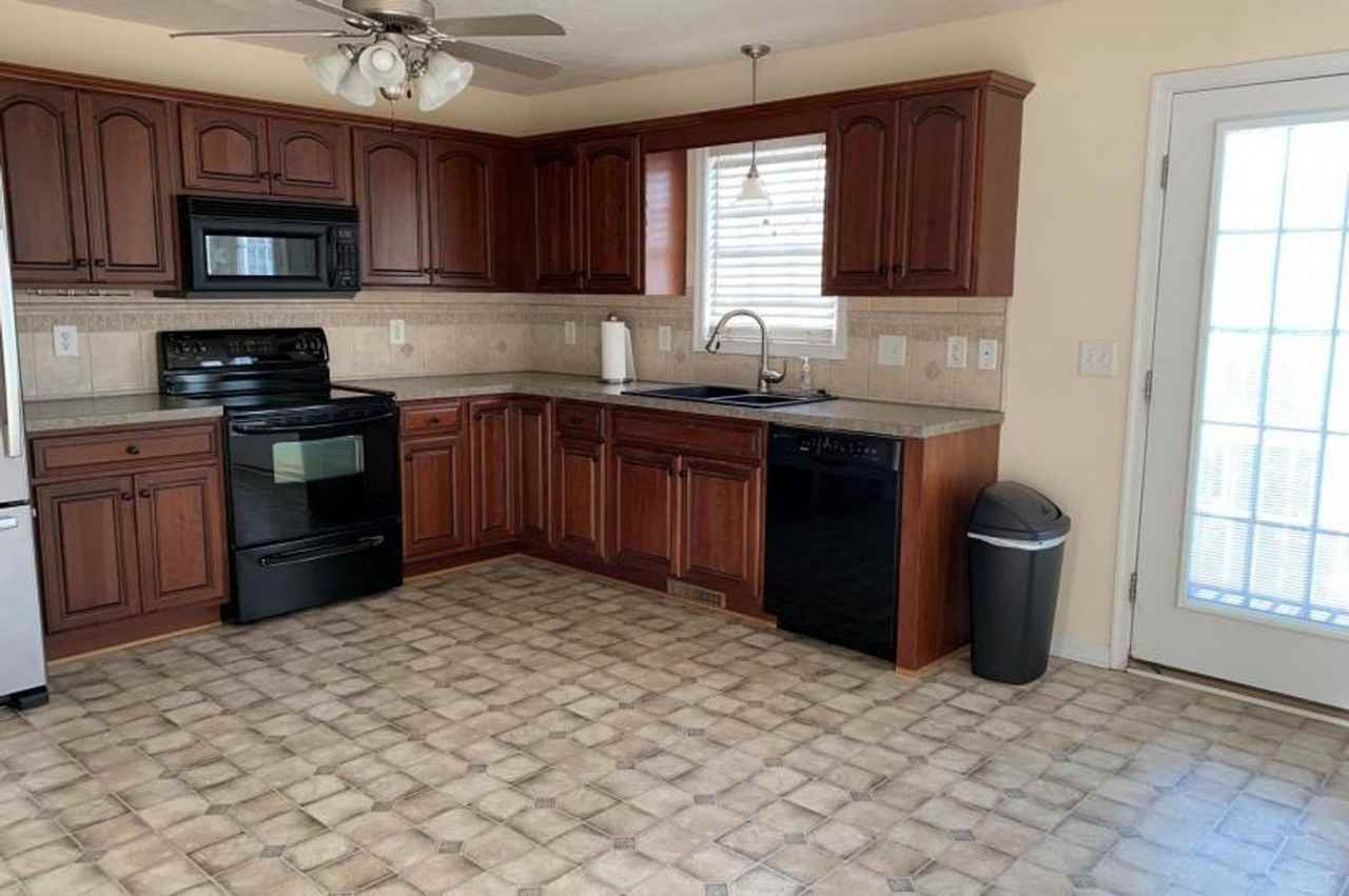 702 Wyndhurst Dr - Photo 4 of 7