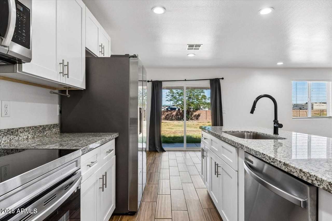 3607 W Fillmore St - Photo 2 of 19