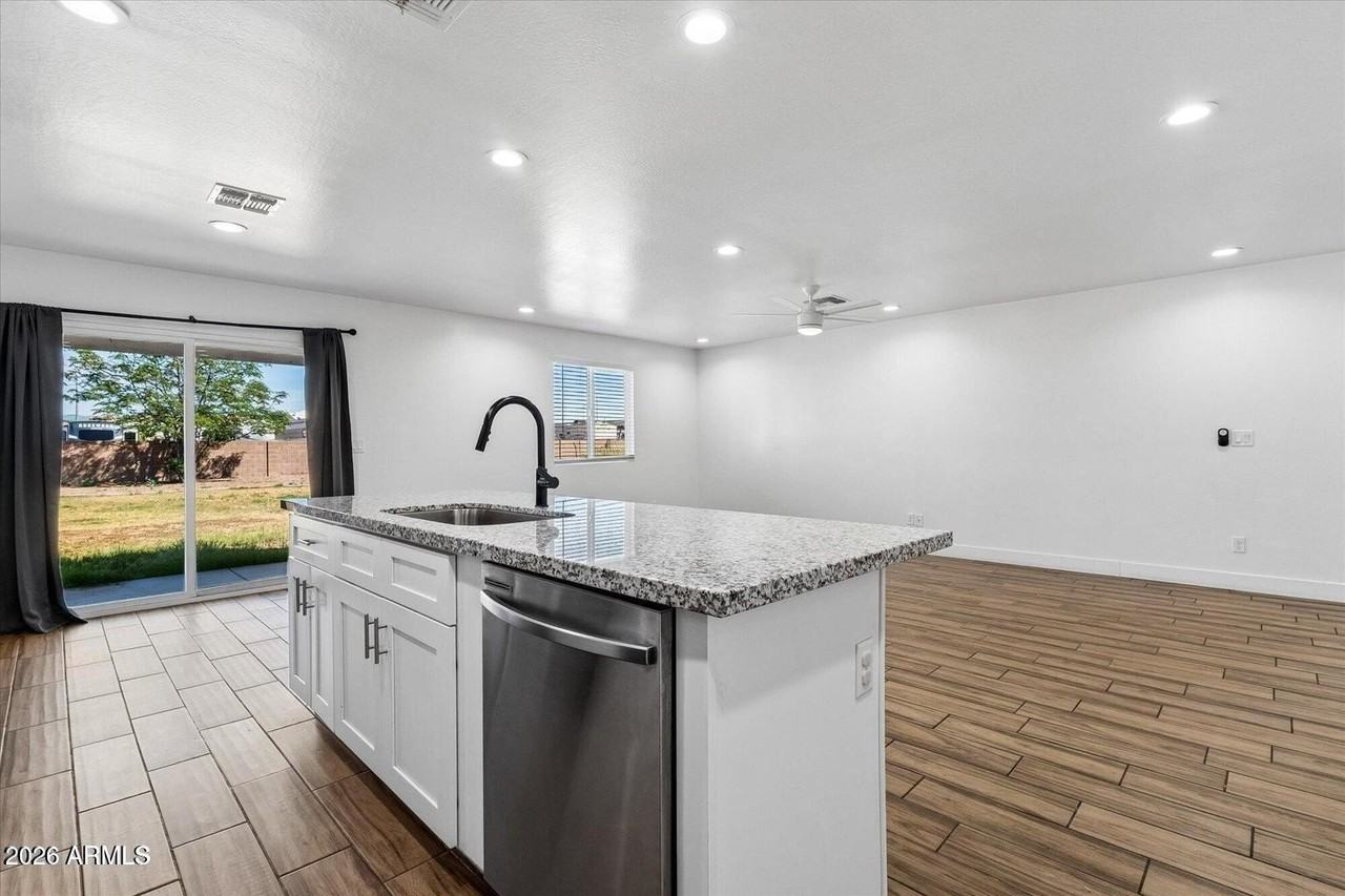 3607 W Fillmore St - Photo 4 of 19