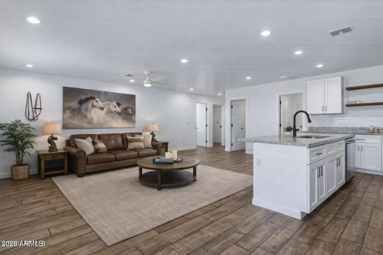 3607 W Fillmore St - Photo 5 of 19