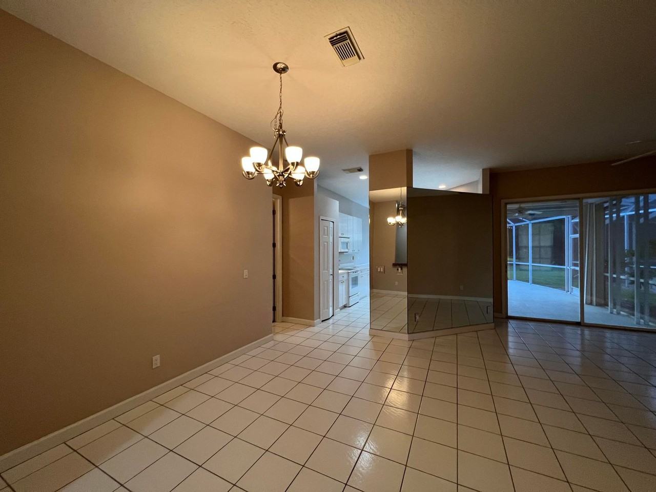 557 Sw New Castle Cv - Photo 2 of 17