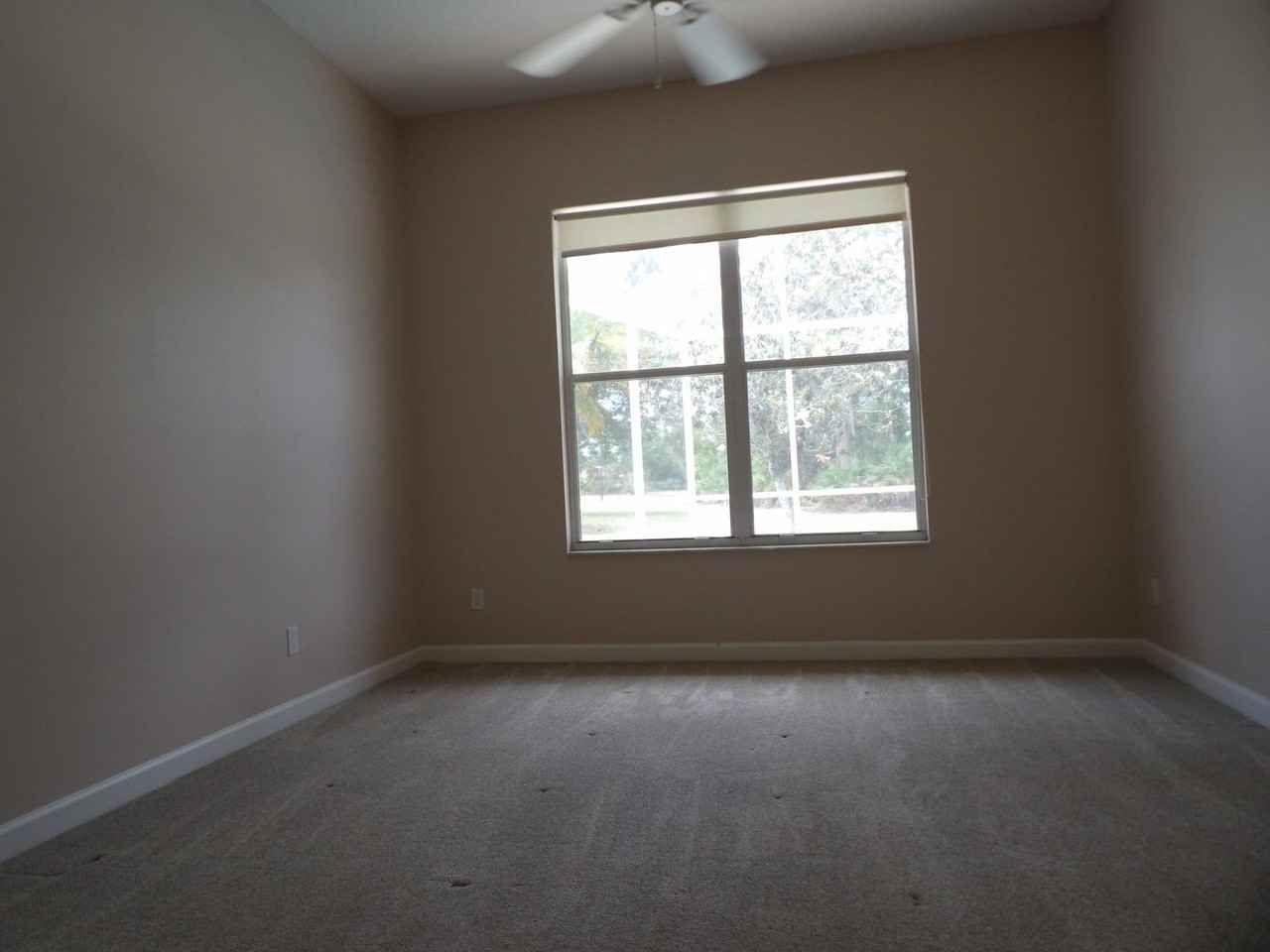 557 Sw New Castle Cv - Photo 7 of 17