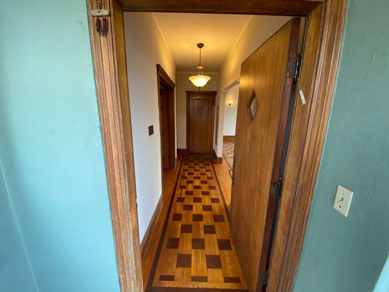 42 Castle Manor Ave - Photo 5 of 45