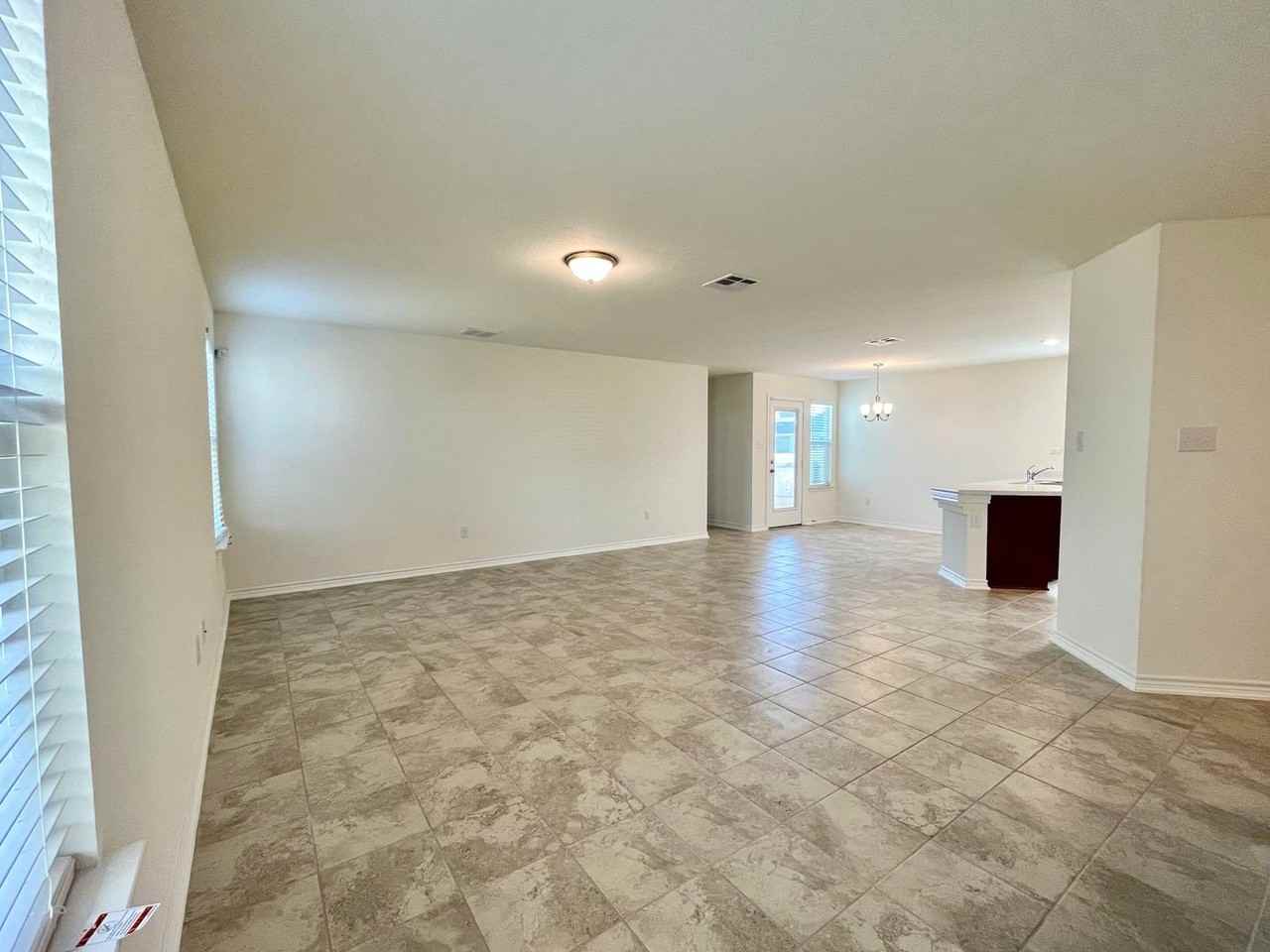 8405 Amistad Cv - Photo 4 of 19