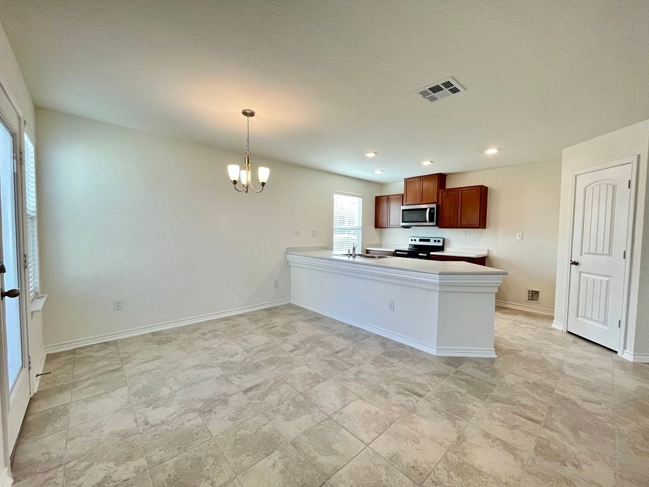 8405 Amistad Cv - Photo 6 of 19