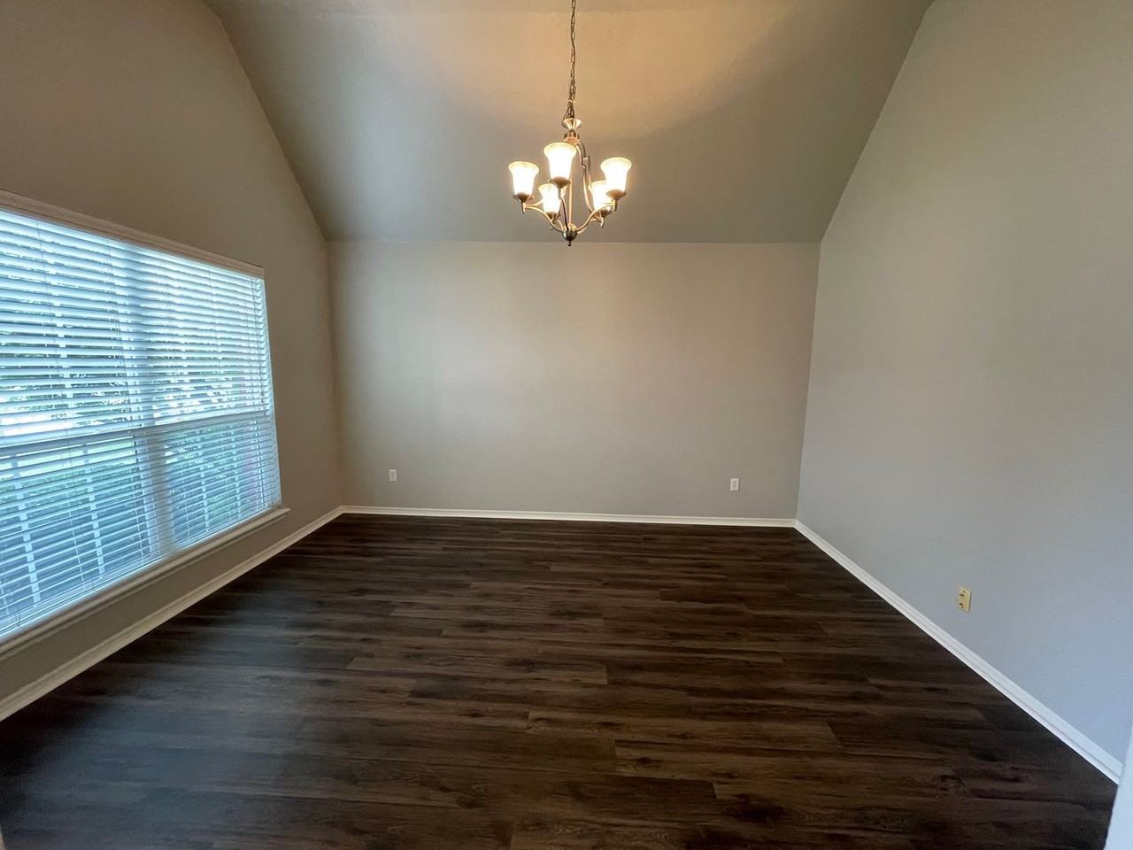 11725 S Vine St - Photo 3 of 26